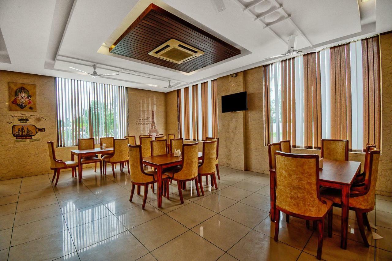 Capital O 40833 Maharaja Hotel & Restaurant Kashipur Exteriör bild