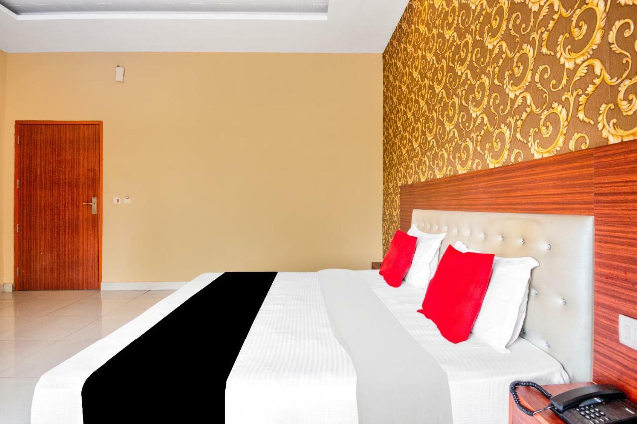 Capital O 40833 Maharaja Hotel & Restaurant Kashipur Exteriör bild