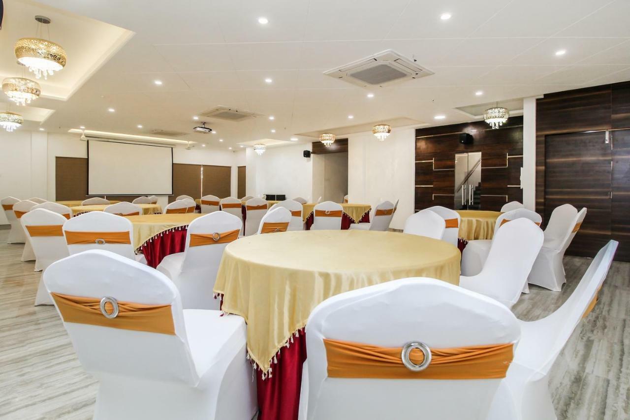 Capital O 40833 Maharaja Hotel & Restaurant Kashipur Exteriör bild