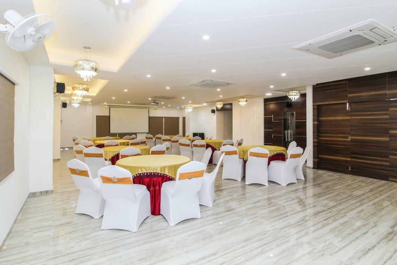 Capital O 40833 Maharaja Hotel & Restaurant Kashipur Exteriör bild